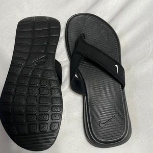 COPY - Blk Nike Sandals